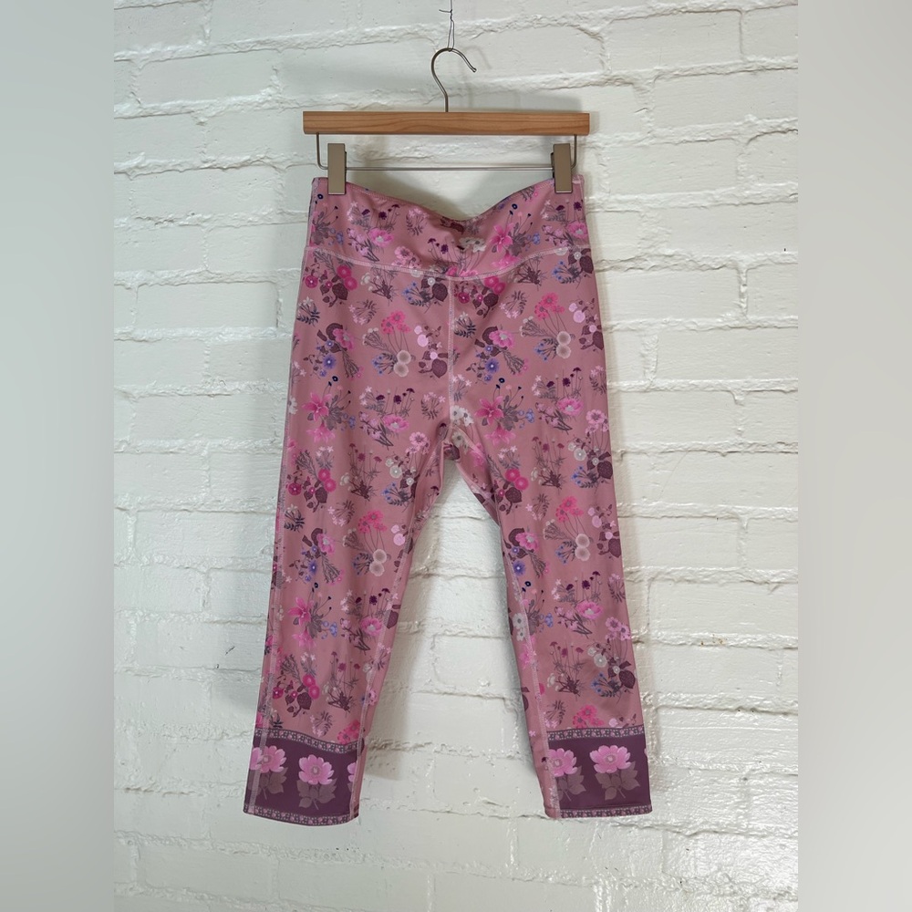 Spell & The Gypsy Collective Wild Bloom Pink 3/4 Legginngs Size Large NWOT
